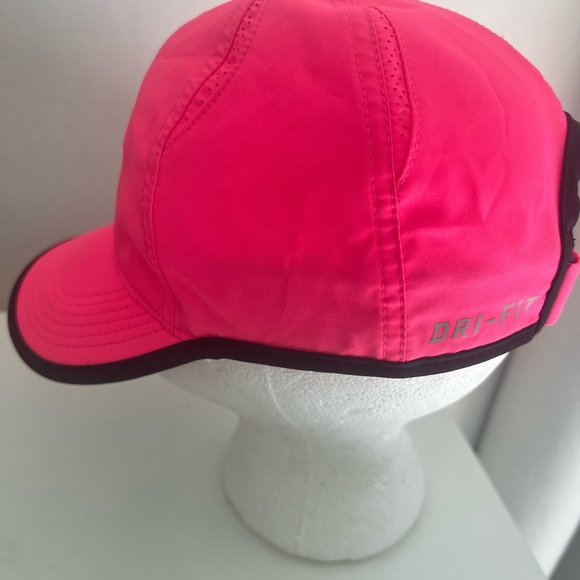 Nike Featherlight Cap (Vivid Pink/White) One Size - Picture 2 of 9